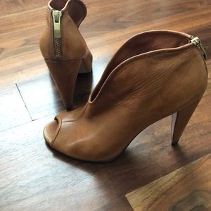 Vince Camuto perp toe booties 8.5